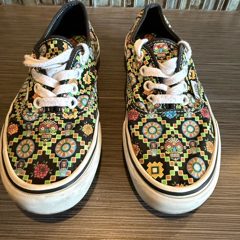 Vans Women's Black Multicolor Patterned Sneakers